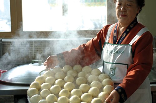 겨울 횡성의 온기(溫氣) 2제(題) 참숯과 찐빵 사진 1